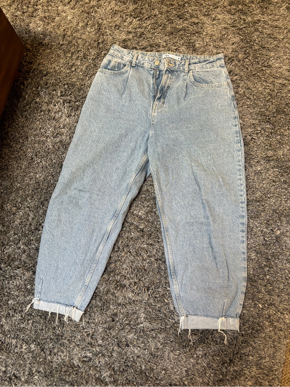 Zara Light Wash Cropped Mom Jeans